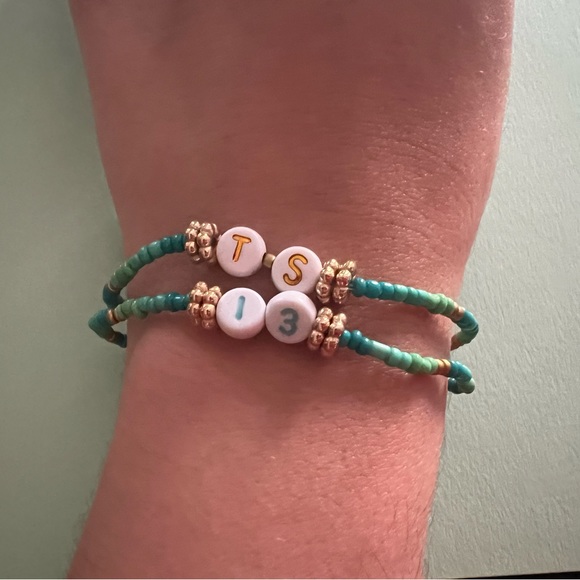 Taylor Swift Debut Album Themed Bracelet Set! - Picture 2 of 2